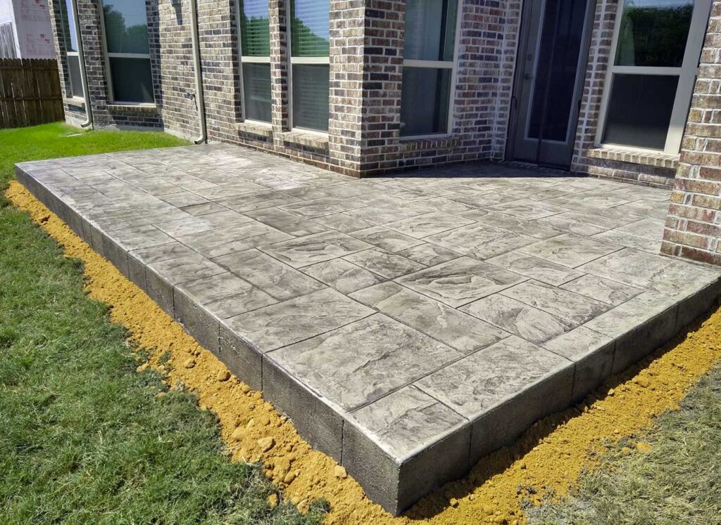 bellevue-concrete-backyard-patio