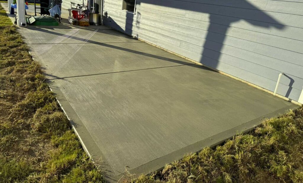 brushed-concrete-patio-bellevue-concrete