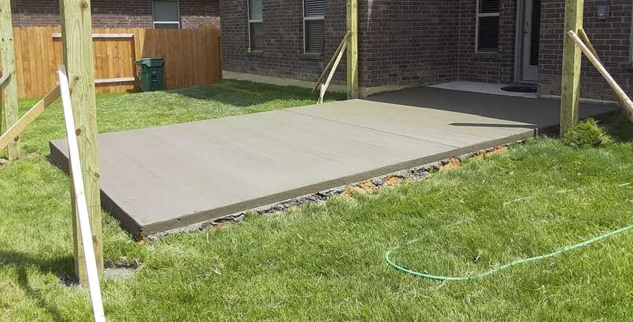 brushed-slab-concrete-patio